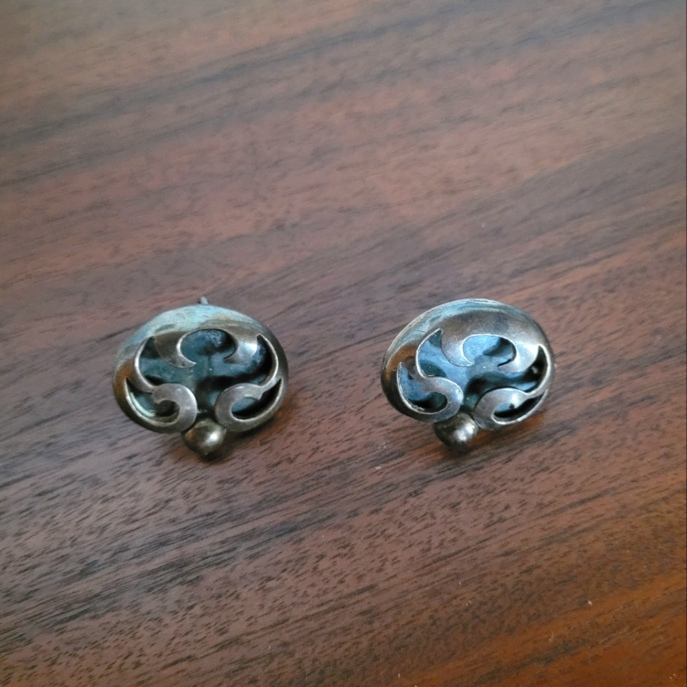 Mexican/Southwestern Sterling Silver Screw-on Earrings